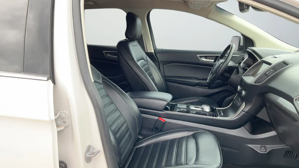 Used 2019 White Ford SEL image 22