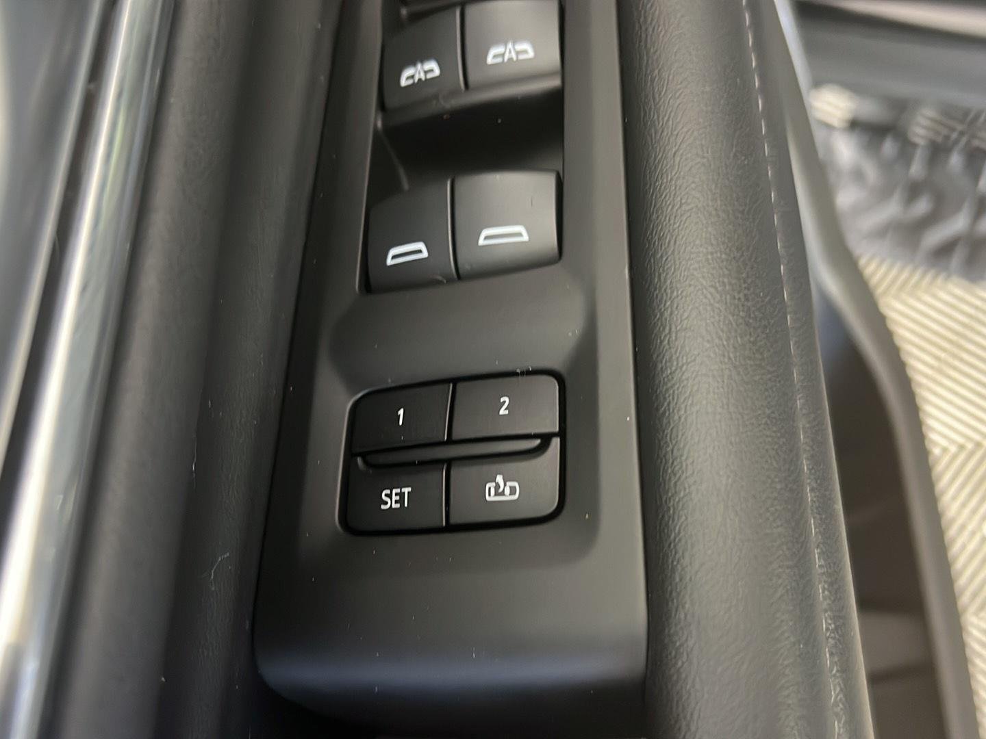 Used 2022 Black Chevrolet Z71 image 13