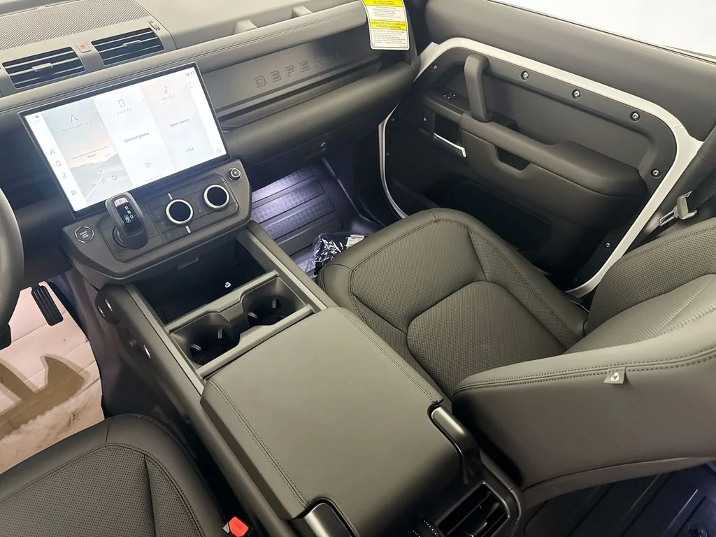 New 2026 Fuji White Land Rover X-Dynamic SE image 24