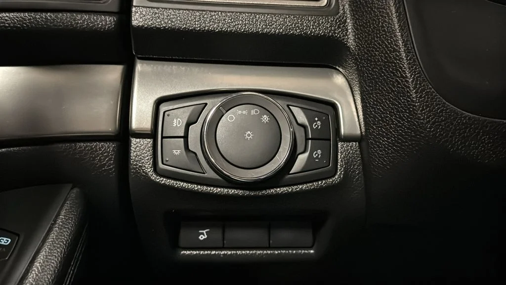 Used 2018 Red Ford XLT image 28