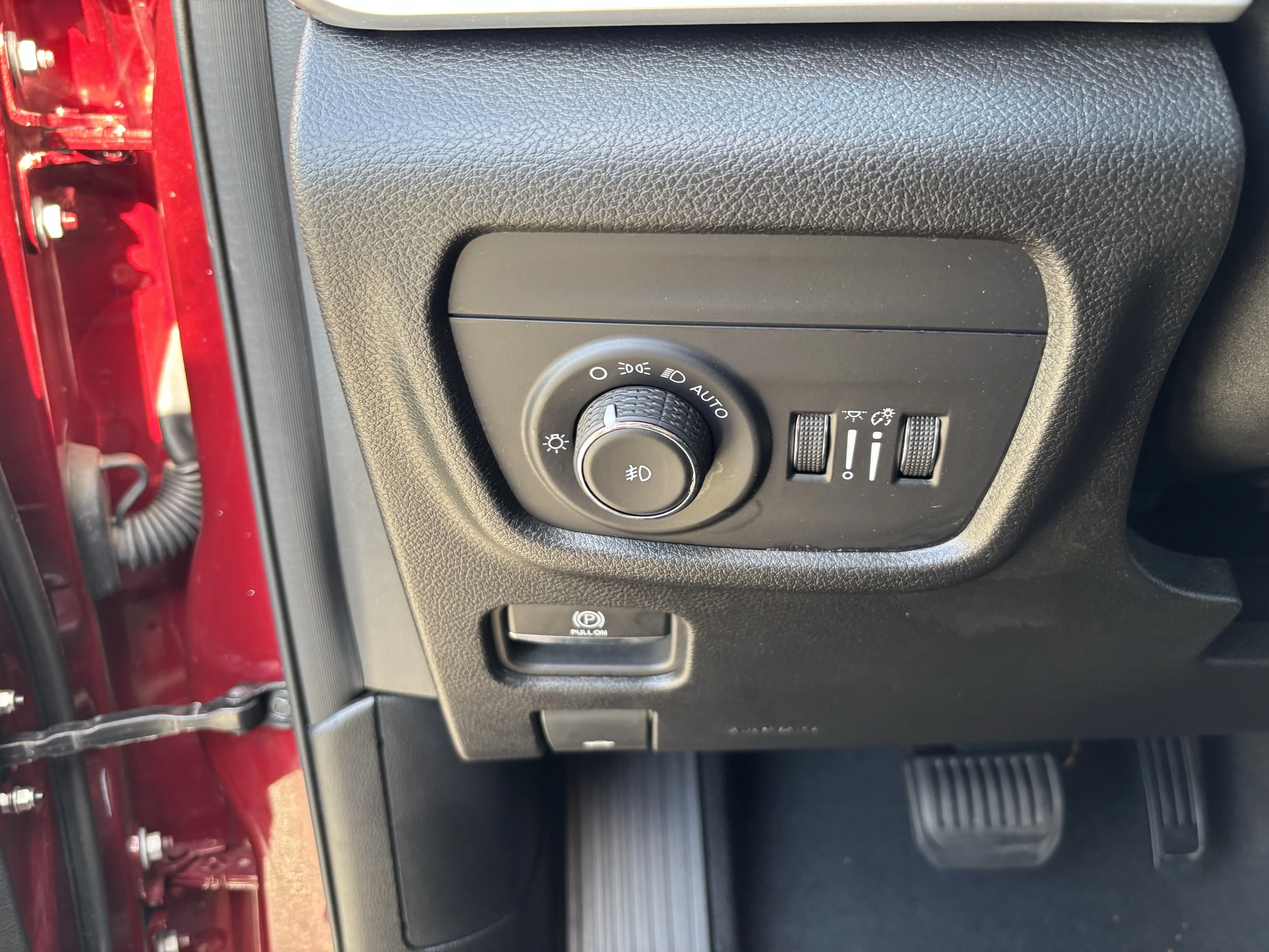 Used 2024 Velvet Red Pearlcoat Jeep Limited image 15