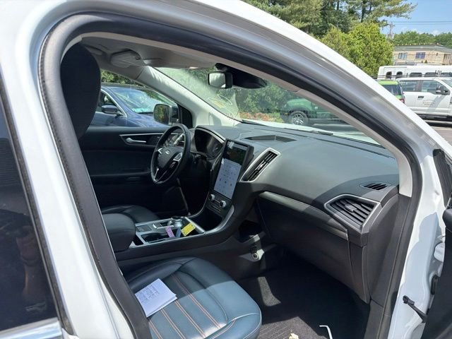 Used 2022 White Ford SEL image 8