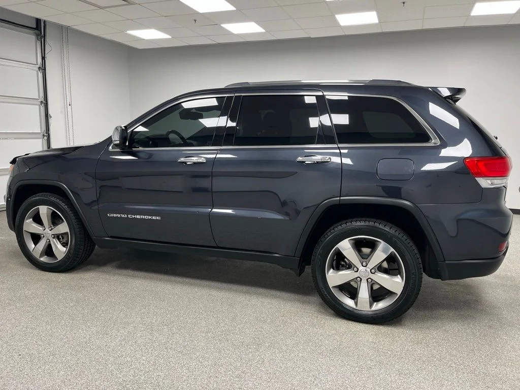 Used 2016 Gray Jeep Limited image 7