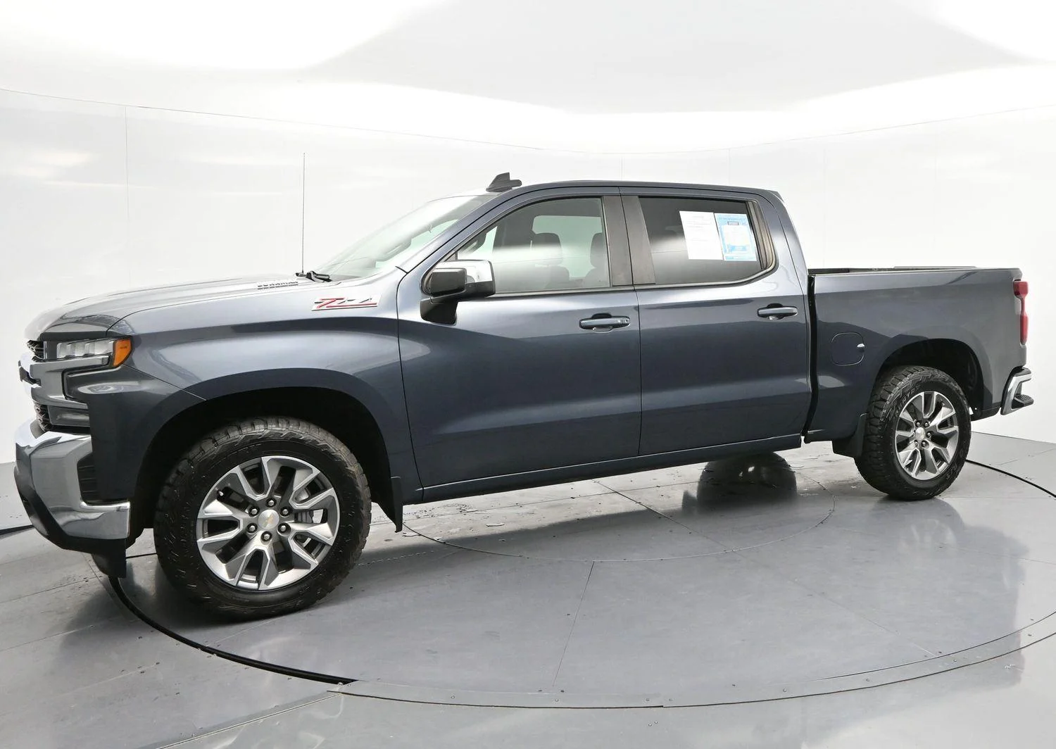 Used 2021 Shadow Gray Metallic Chevrolet LT image 4