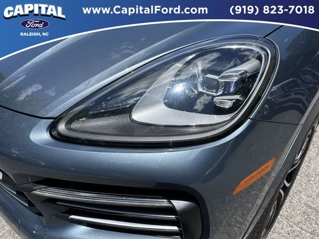 Used 2019  Porsche Base image 11