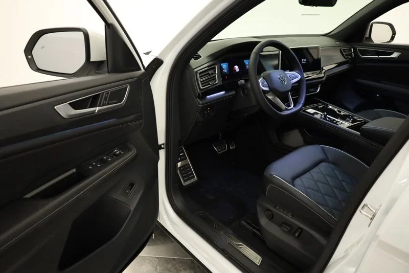 New 2026 White/off-white Volkswagen 2.0T SEL Premium R-Line image 9