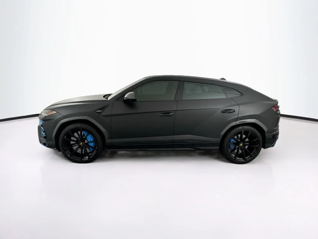 Used 2022 Black Lamborghini  image 8