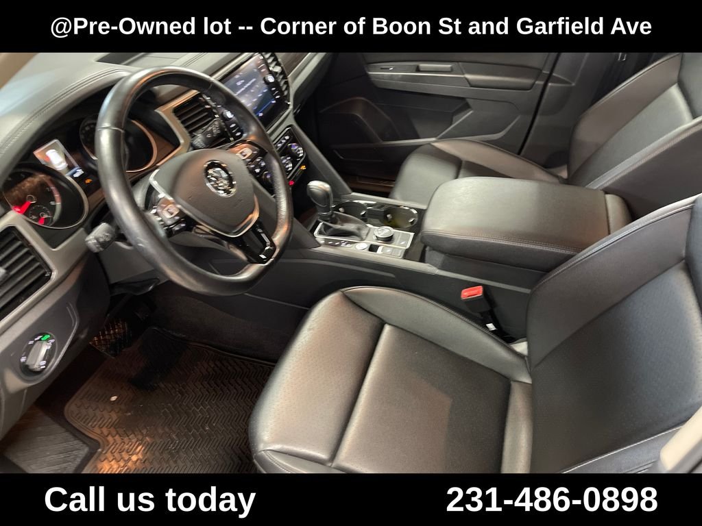Used 2018 Gray Volkswagen SEL image 14