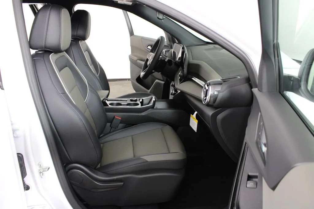 New 2027 Summit White Chevrolet LT image 16