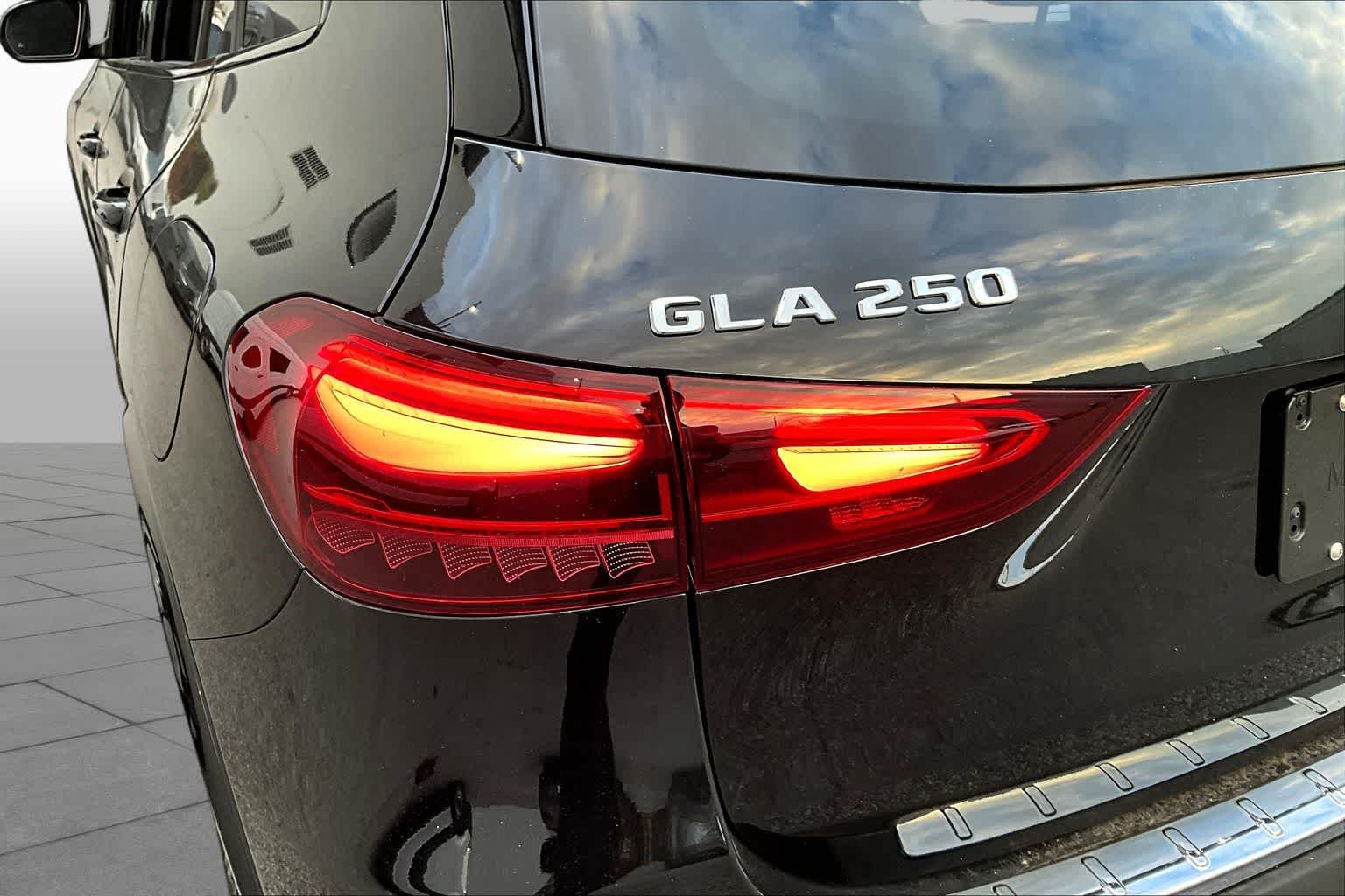 Used 2026 Night Black Mercedes-Benz GLA 250 image 29