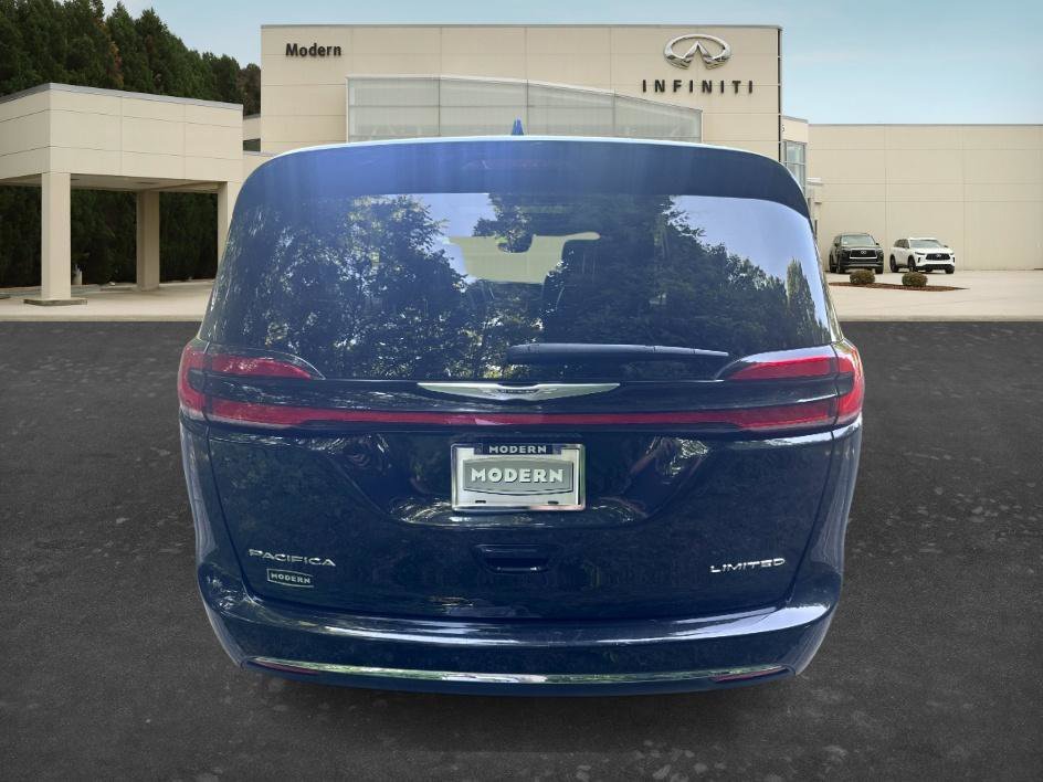 Used 2023 Brilliant Black Crystal Pearlcoat Chrysler Limited image 25
