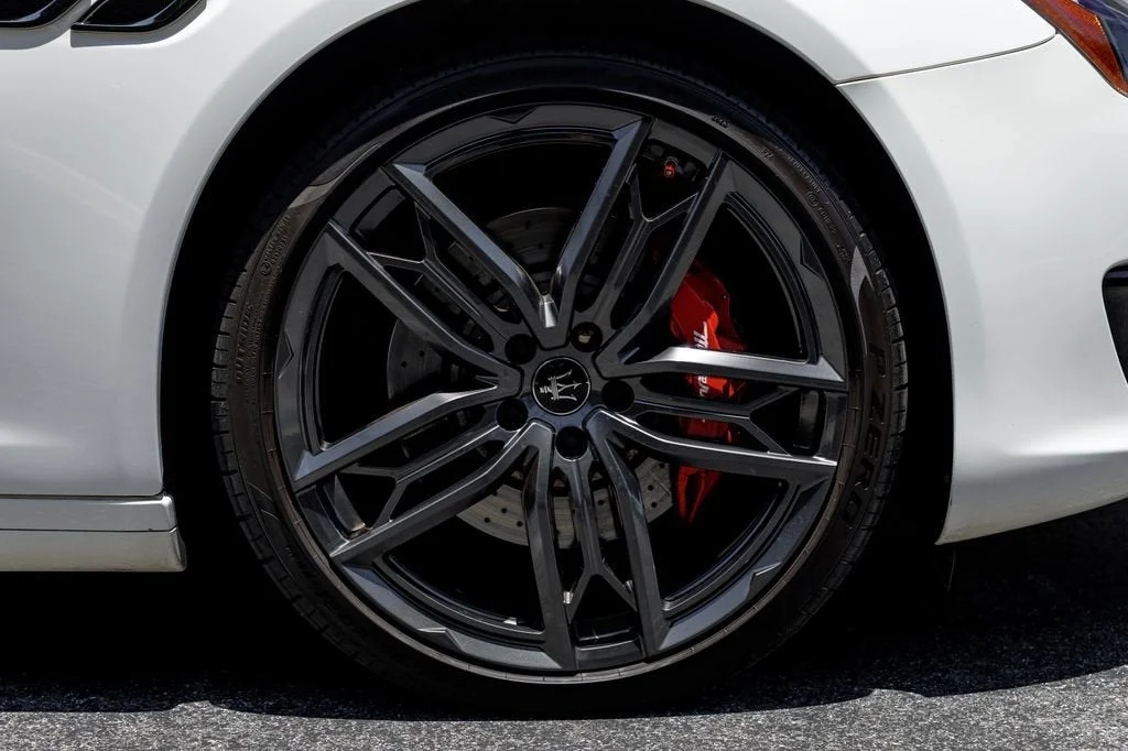 Used 2022 Bianco Maserati Modena image 39