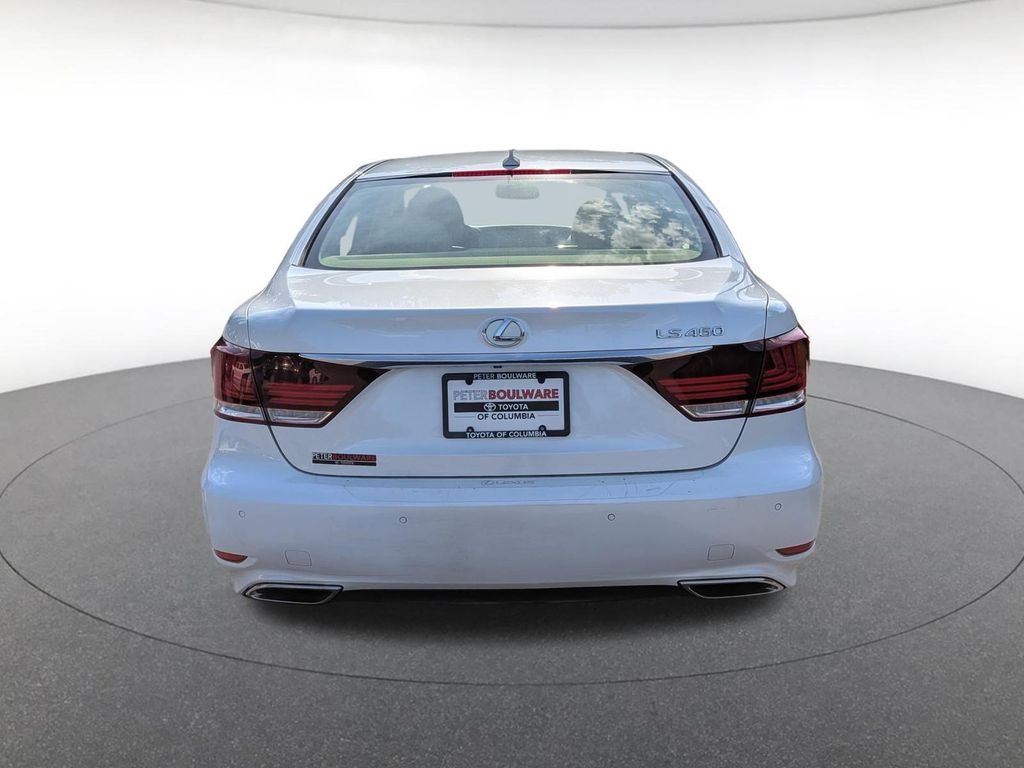 Used 2013  Lexus 460 image 4