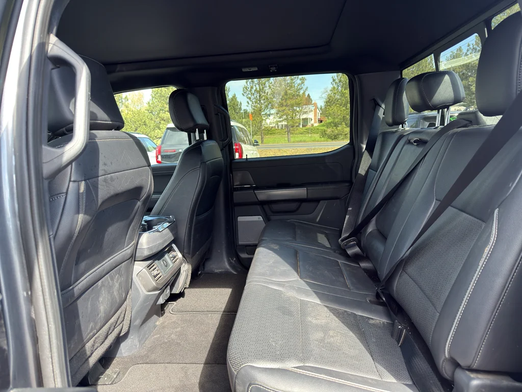 Used 2025 Gray Metallic Ford LARIAT image 33
