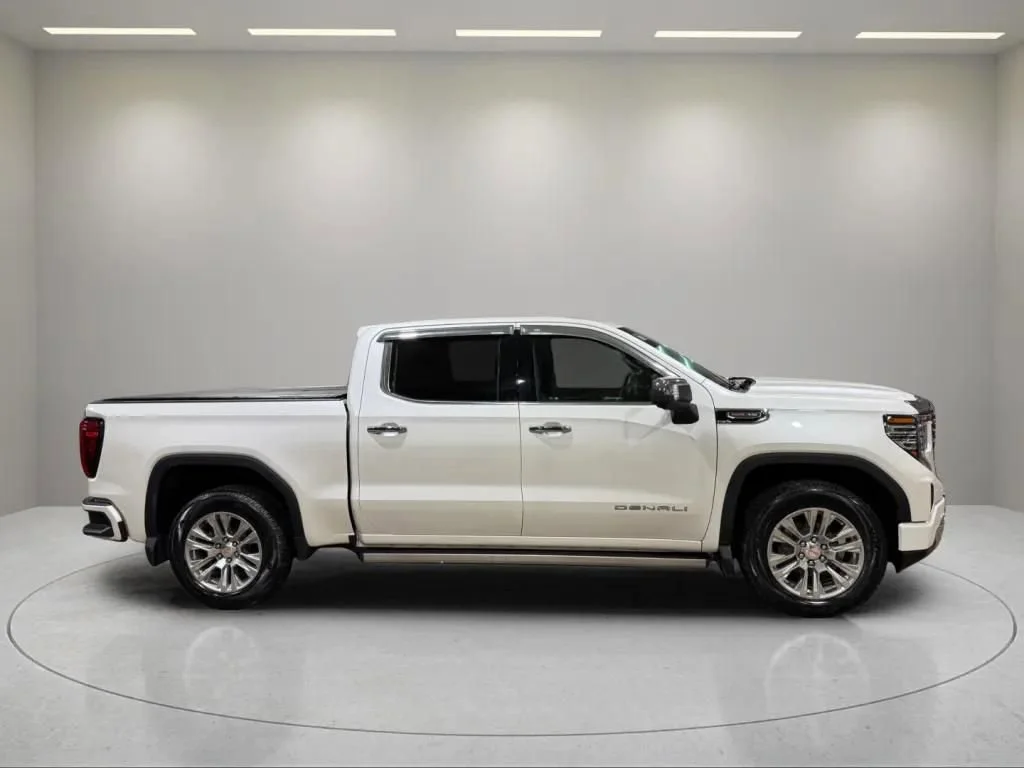 Certified Used 2022 White Frost Tricoat GMC Denali image 7