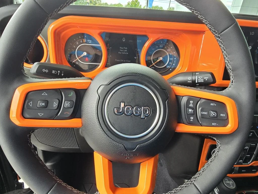 Used 2025 Black Clearcoat Jeep Mojave X image 13