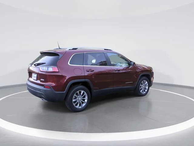 Used 2021 Red Jeep Latitude Lux image 8