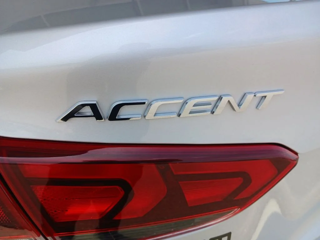 Used 2022 Silver Hyundai SEL image 28