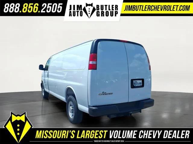 New 2026 Summit White Chevrolet WT image 2