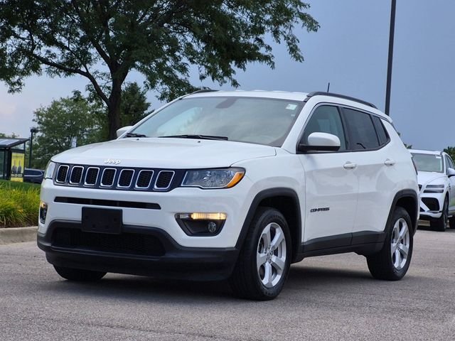 Used 2018 White Jeep Latitude image 3