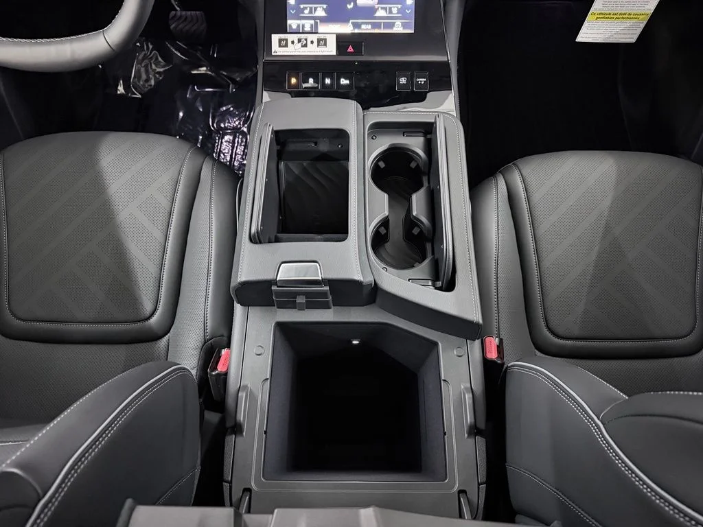 New 2027 RADIANT WHITE INFINITI Luxe 4WD image 37