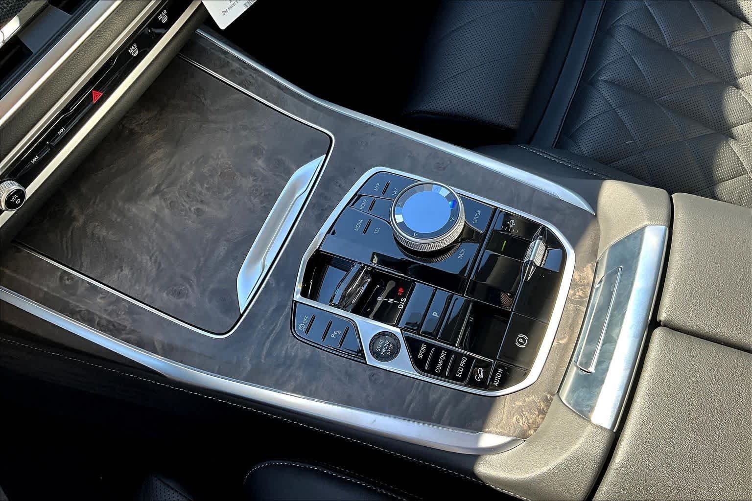 New 2026 Mineral White Metallic BMW xDrive40i image 8