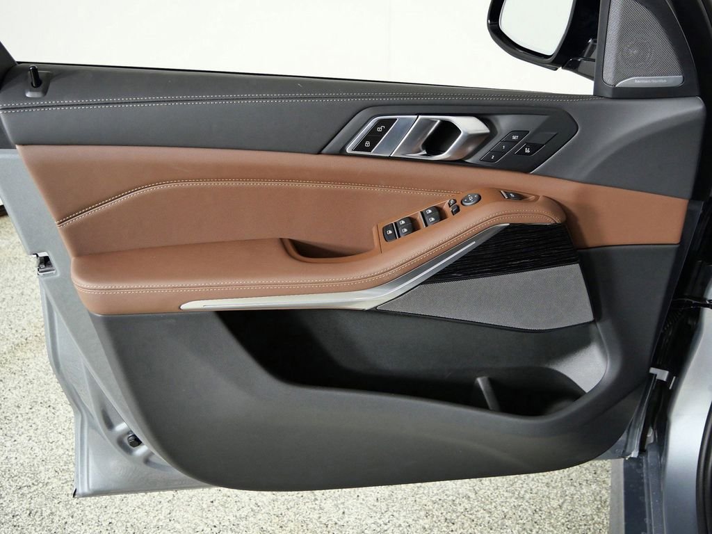 Used 2026 Skyscraper Grey Metallic BMW xDrive40i image 35