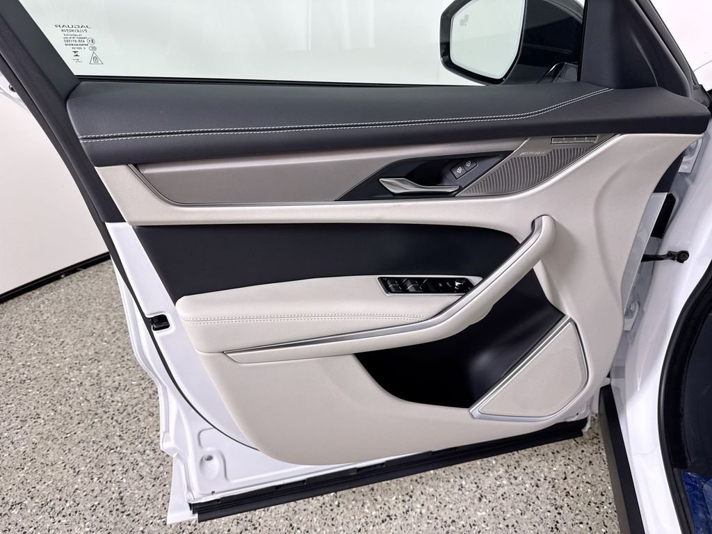 2026 Jaguar F-Pace R-Dynamic S - Photo 13