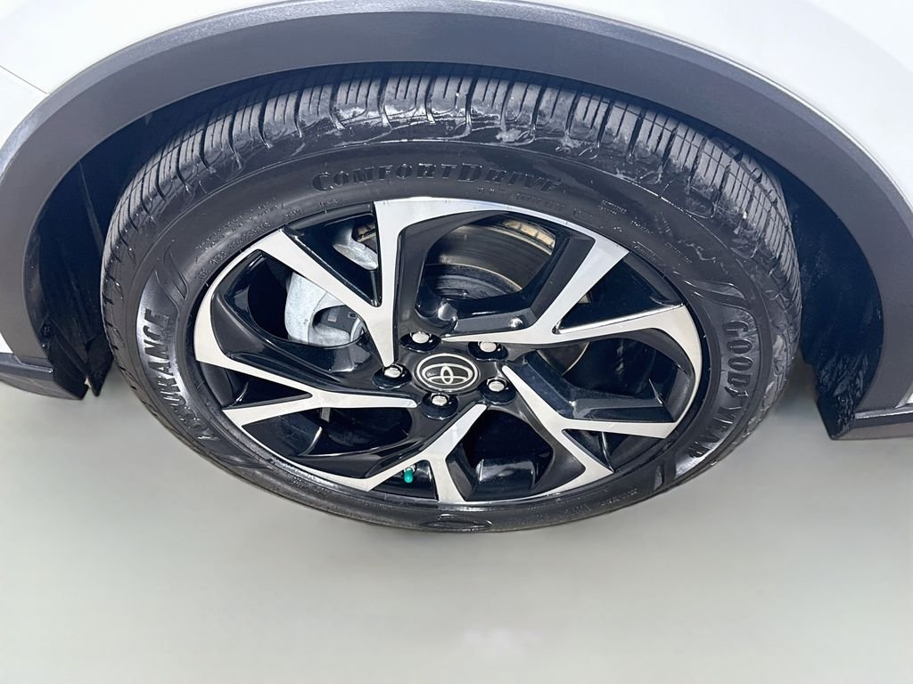 Used 2021 Blizzard Pearl Toyota XLE image 9