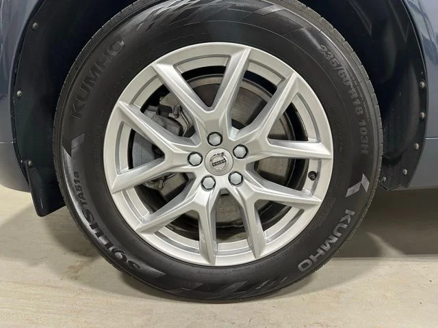 Used 2021 Blue Volvo T6 Momentum image 24