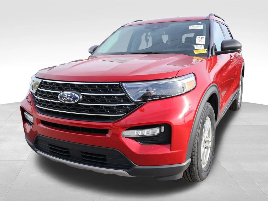 Certified Used 2022 Red Metallic Ford XLT image 2