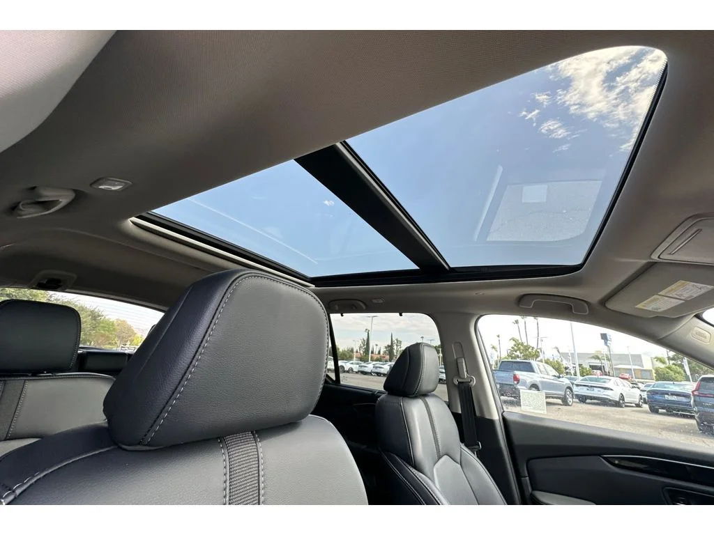 Used 2024 Modern Steel Metallic Honda Touring image 21