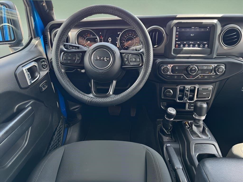 Used 2021  JEEP SPORT image 14