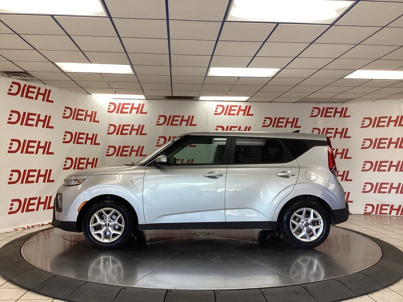 Used 2020 Silver Kia S image 4