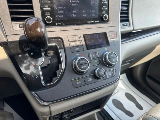 Used 2019 Silver Toyota XLE image 22