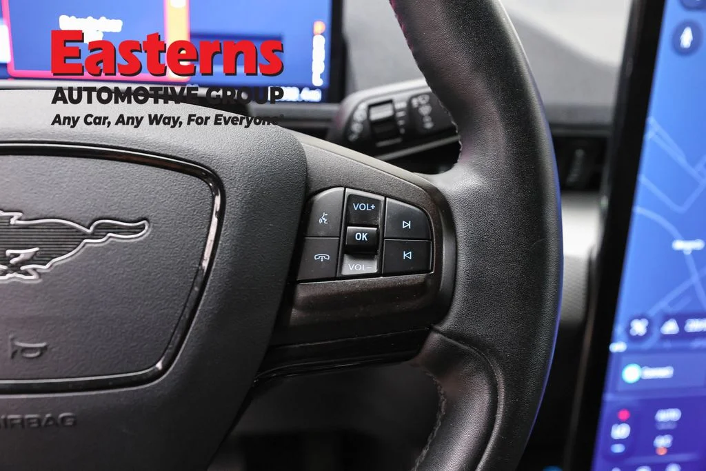Used 2021 White Ford Select image 16