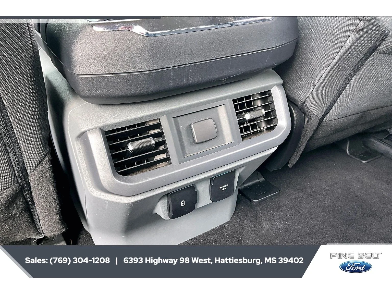 Used 2025 Rapid Red Metallic Tinted Clearcoat Ford XLT image 25