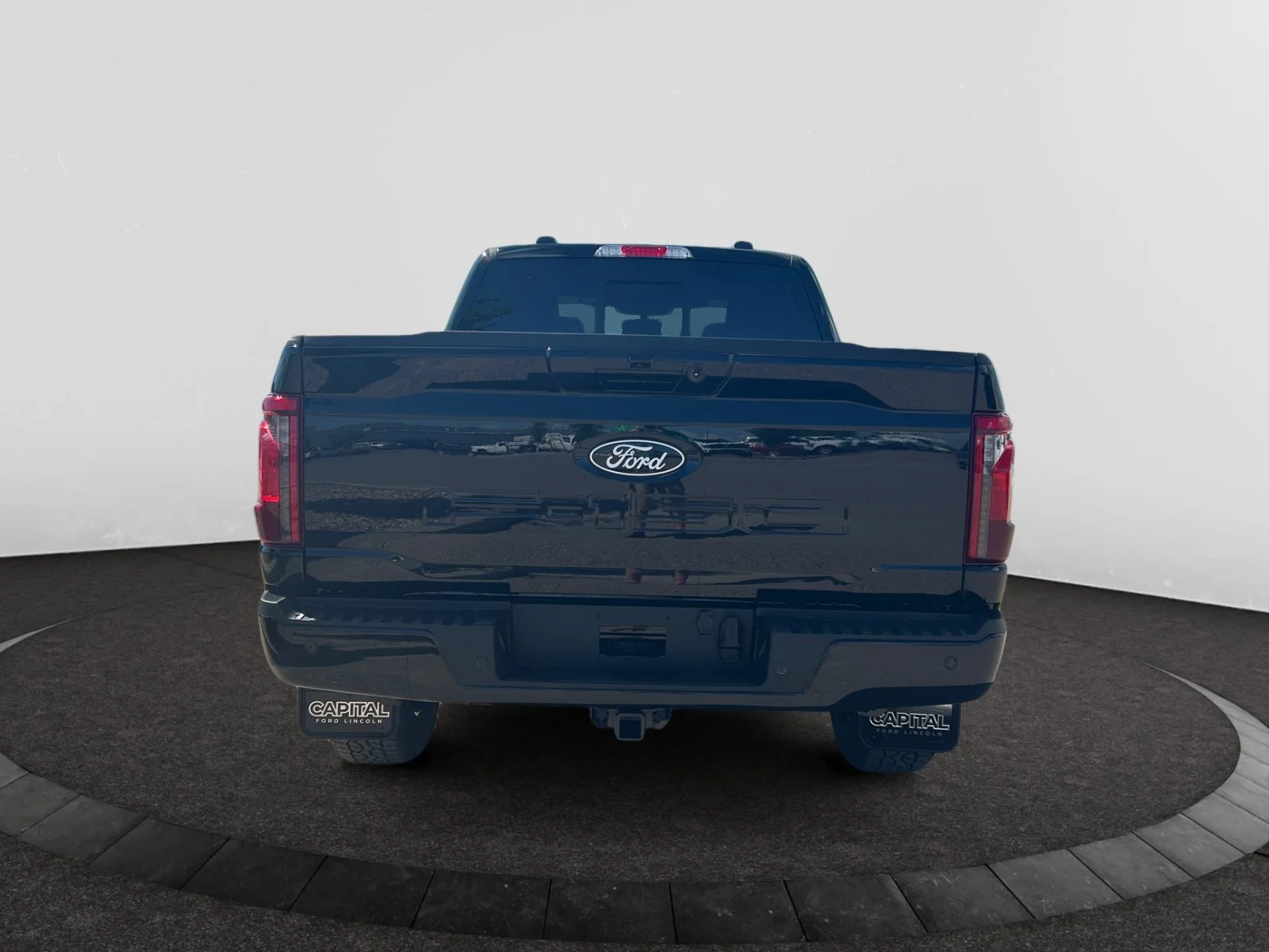 New 2026 Agate Black Metallic Ford XLT image 4