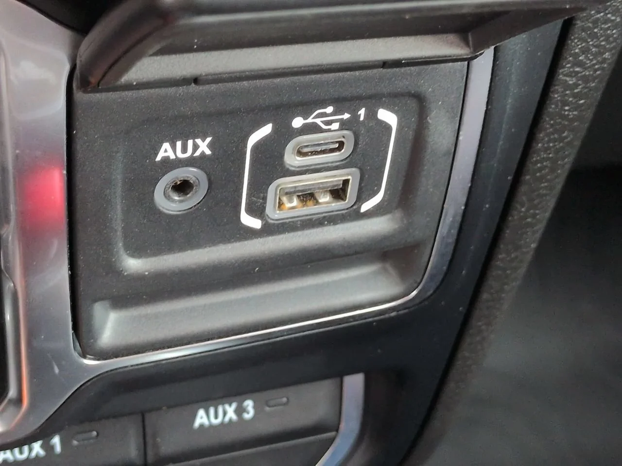 Used 2024 Blue Pearl Jeep Sahara image 22