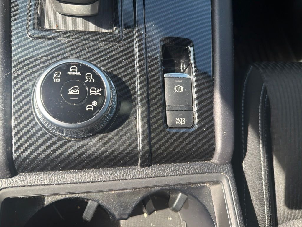 Used 2024  Mitsubishi ES image 4