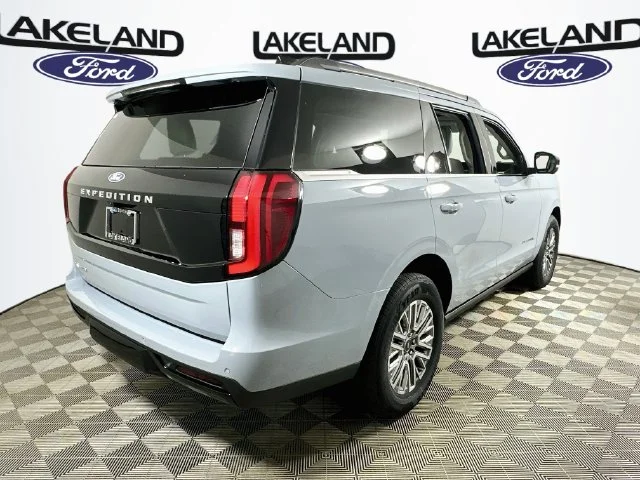 New 2027 Gray Ford Platinum image 3