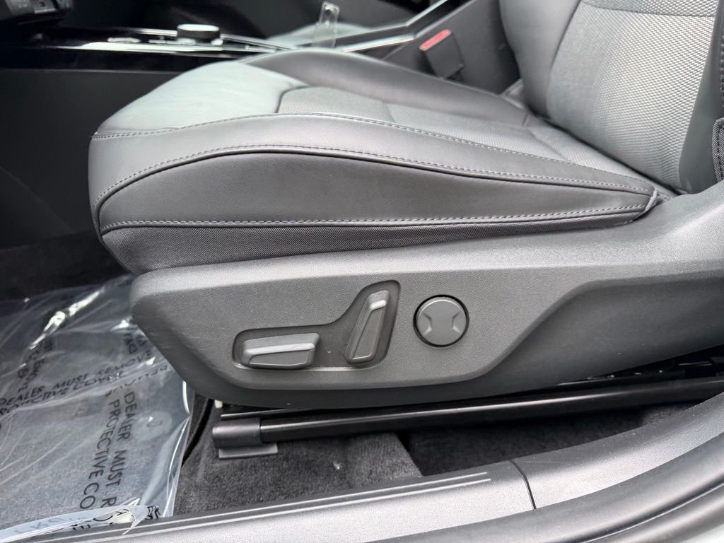 Used 2023 Steel Gray Kia Wind image 13