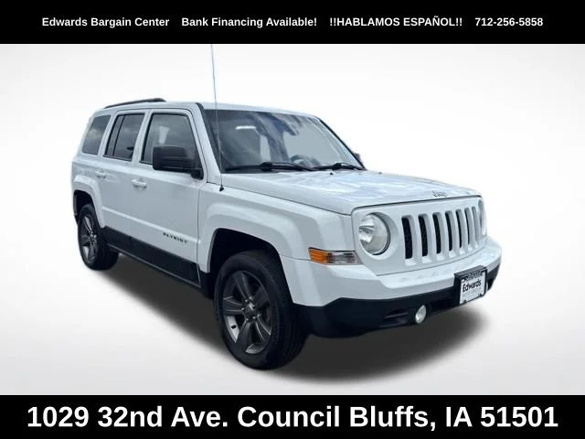 Used 2015 White Jeep Latitude image 1