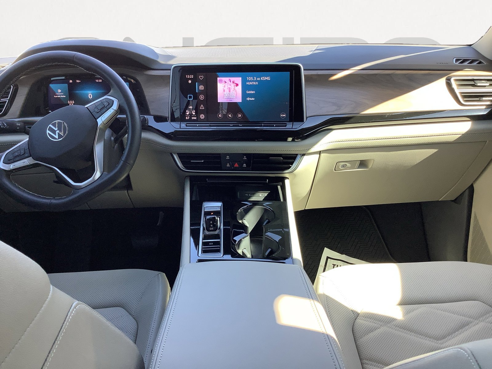 2025 Volkswagen Atlas SE w/Tech - Photo 13