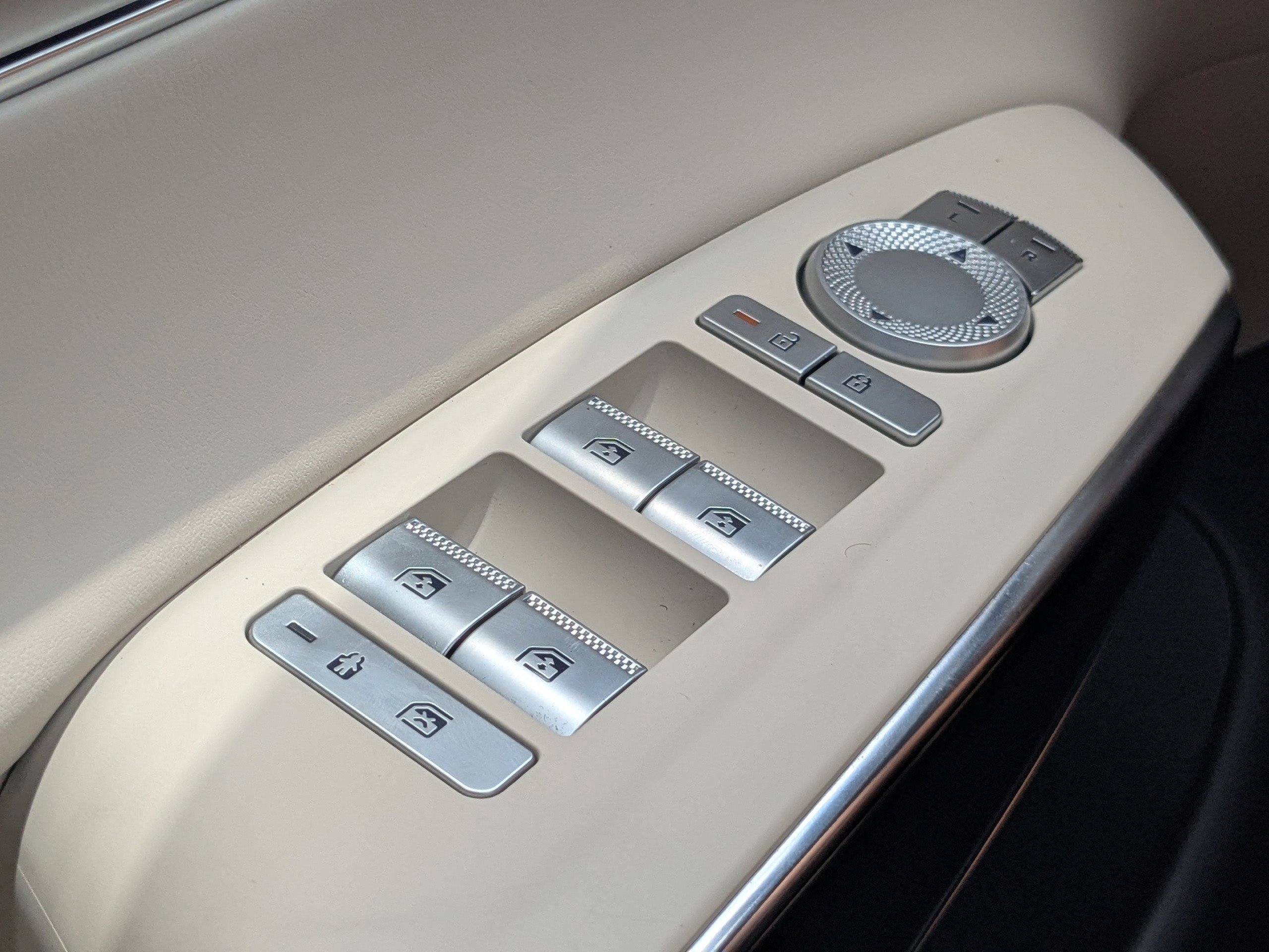 2026 GENESIS GV70 Standard - Photo 16