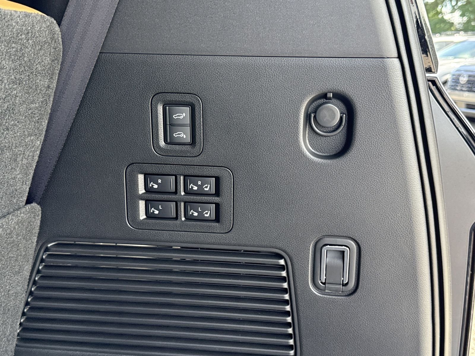 New 2026 White Nissan Platinum Reserve image 28