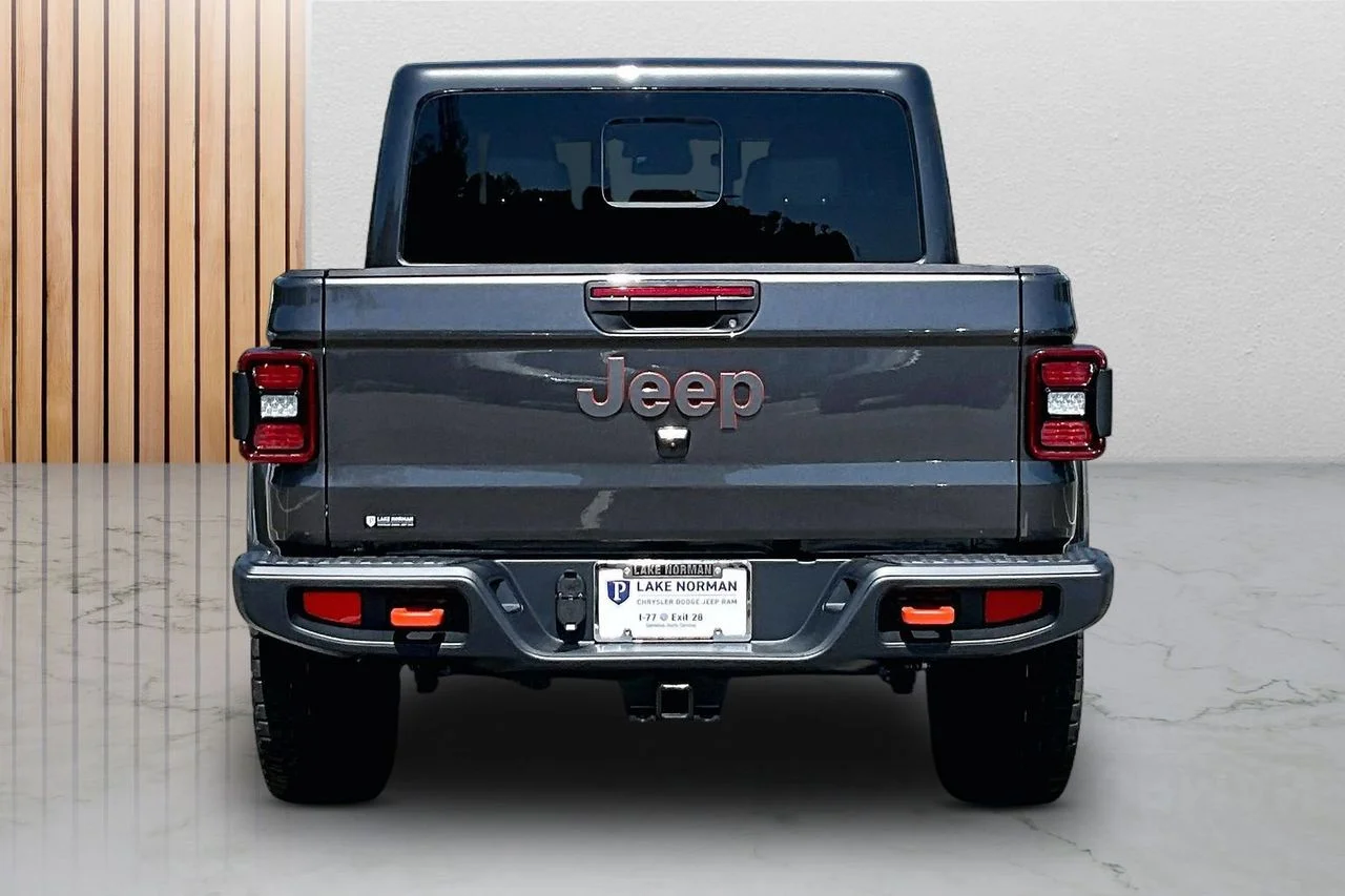 New 2026 Granite Crystal Metallic Clear-Coat Exterior Paint Jeep Mojave image 7