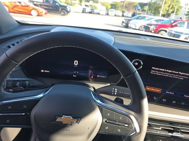 New 2027 Summit White Chevrolet LT image 18