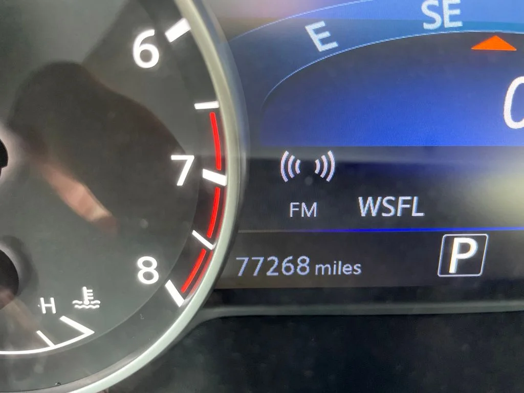 Used 2020 Black Nissan SL image 7