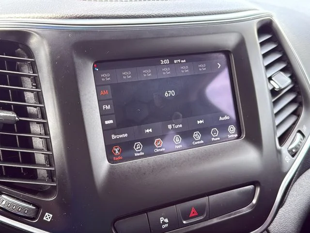 Used 2019 Gray Jeep Latitude Plus image 20